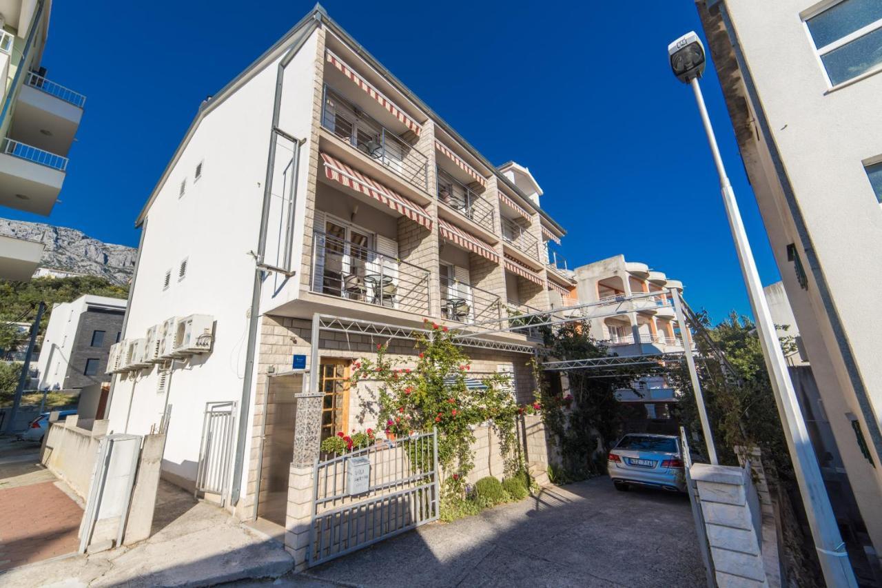 Apartments Hermina Tucepi Exterior photo
